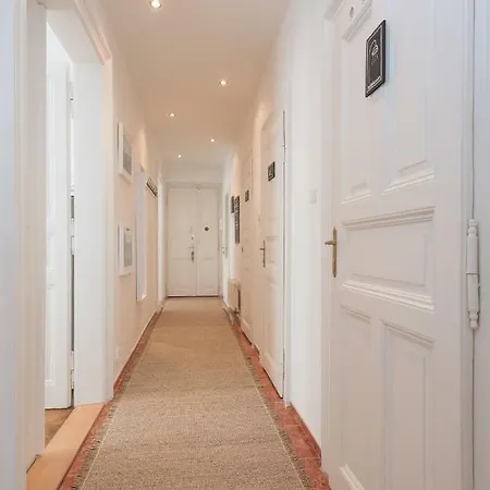 Apartament Large In The Old Town Center *