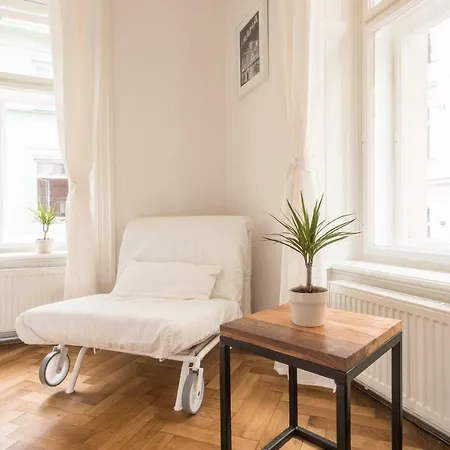 Apartament Large In The Old Town Center *