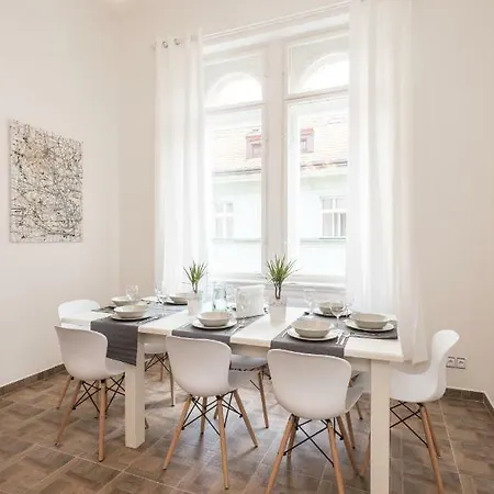 Large In The Old Town Center Apartament *